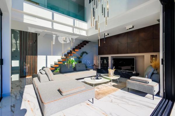 Casa independiente en avenida de las Colinas