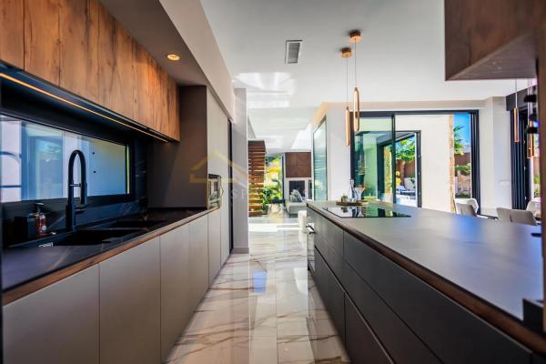 Casa independiente en avenida de las Colinas