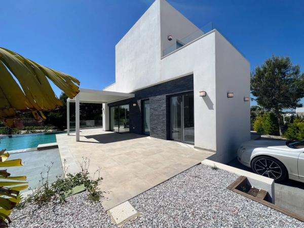 Casa independiente en calle Las Colinas