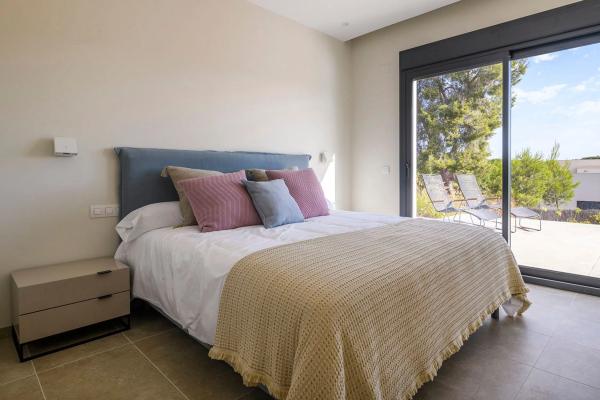 Casa independiente en avenida de La Colinas, 9