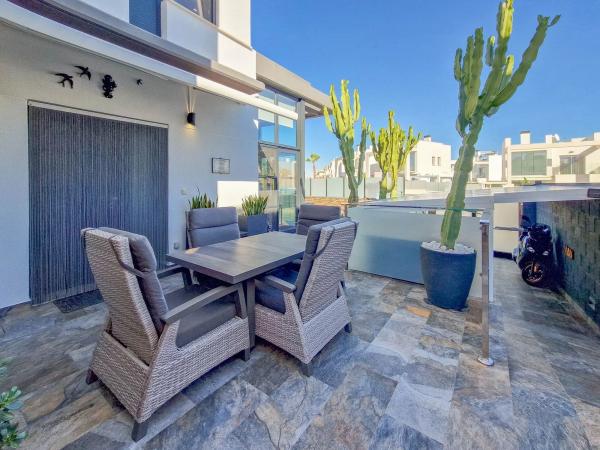 Casa independiente en calle Cabo de la Nao