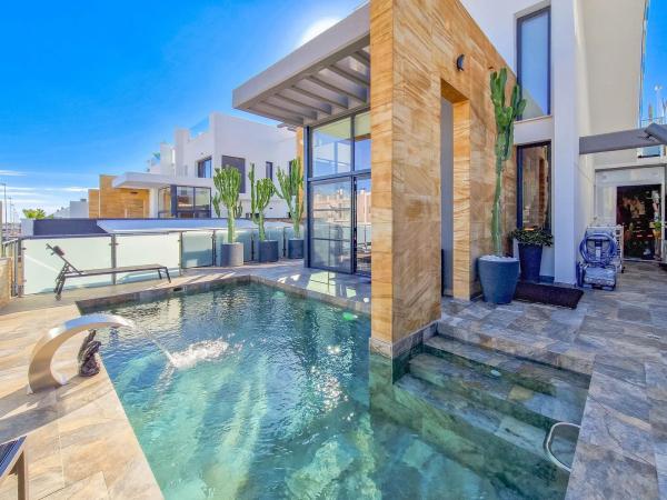 Casa independiente en calle Cabo de la Nao