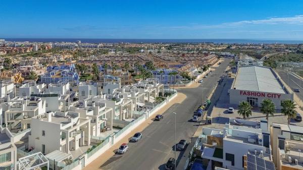 Casa independiente en calle Cabo de la Nao