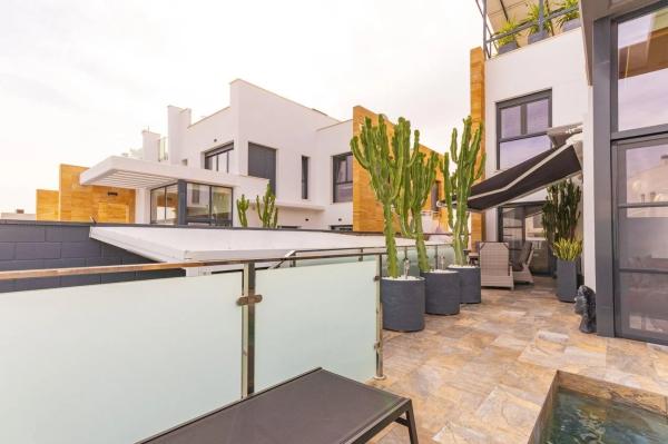 Casa independiente en calle Cabo de Palos