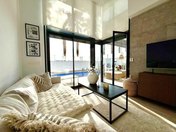 Chalet en Barrio Lomas de Cabo Roig-Los Dolses