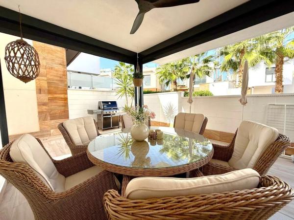 Chalet en Barrio Lomas de Cabo Roig-Los Dolses