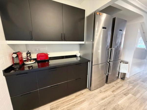 Chalet adosado en calle Cabo San Antonio