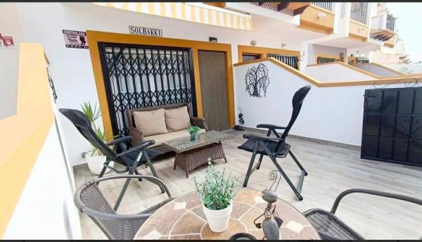 Chalet adosado en calle Cabo San Antonio