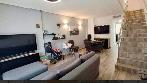 Chalet adosado en calle Cabo San Antonio