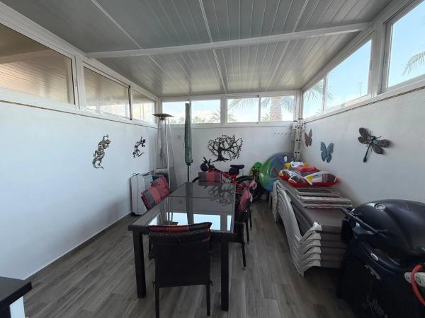 Chalet adosado en calle Cabo San Antonio