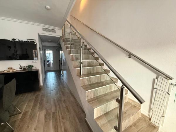 Chalet adosado en calle Cabo San Antonio