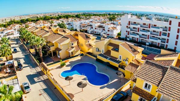 Casa independiente en calle Níspero