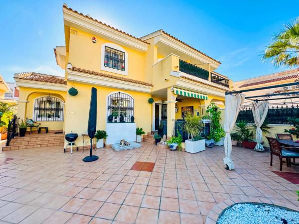 Casa independiente en calle Níspero