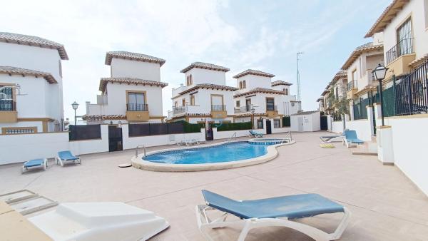 Chalet en Barrio Lomas de Cabo Roig-Los Dolses