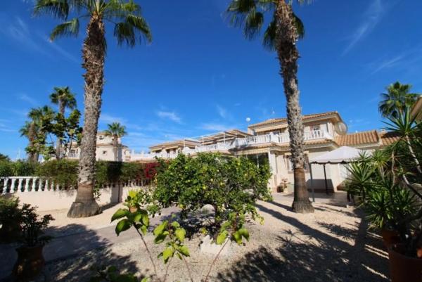 Casa independiente en calle Sandia