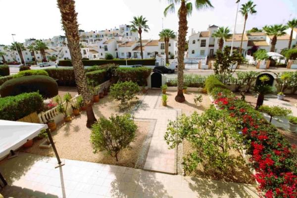 Casa independiente en calle Sandia