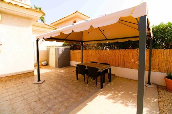 Casa independiente en calle Sandia