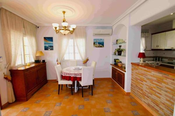 Casa independiente en calle Sandia