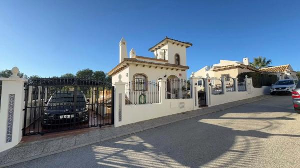 Chalet en Barrio Lomas de Cabo Roig-Los Dolses