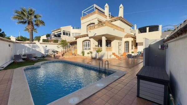 Chalet en Barrio Lomas de Cabo Roig-Los Dolses