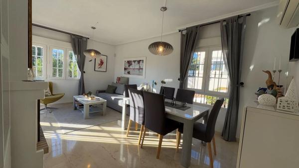 Chalet en Barrio Lomas de Cabo Roig-Los Dolses
