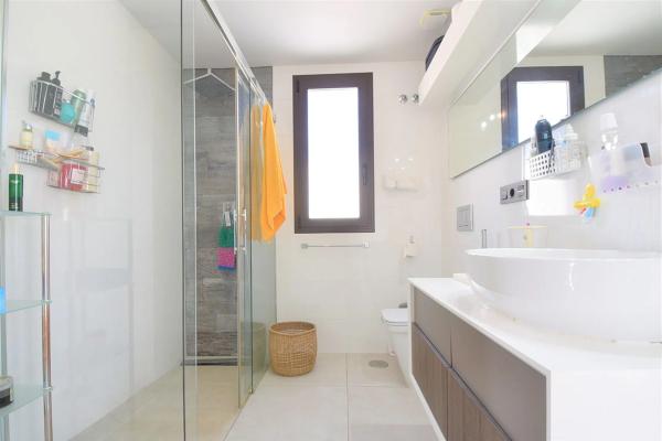 Casa independiente en calle Cantábrico