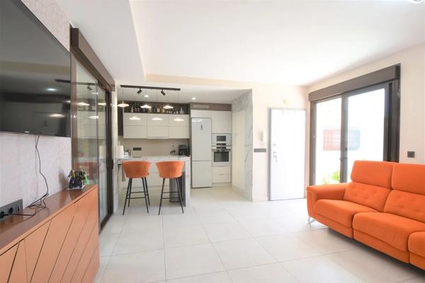 Casa independiente en calle Cantábrico