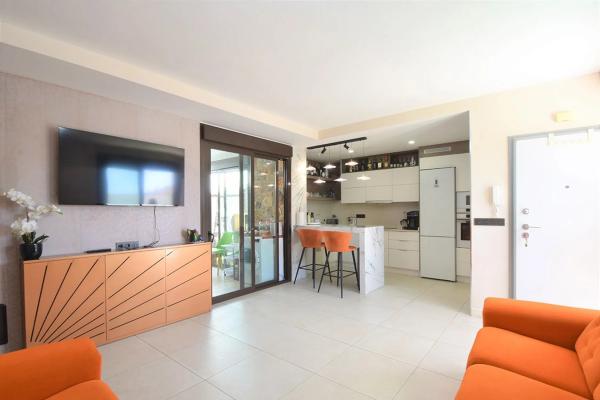 Casa independiente en calle Cantábrico