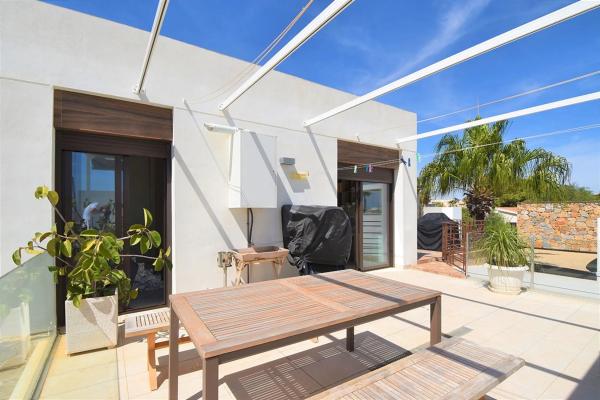 Casa independiente en calle Cantábrico