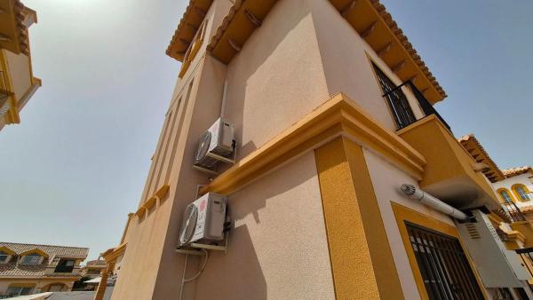 Casa independiente en calle Cabo San Antonio