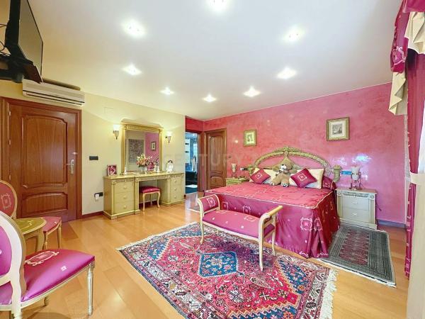 Casa independiente en calle Alcázar de Segovia, 33