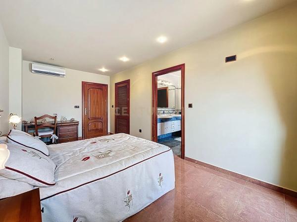 Casa independiente en calle Alcázar de Segovia, 33