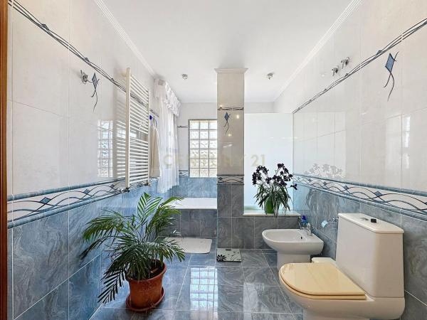 Casa independiente en calle Alcázar de Segovia, 33