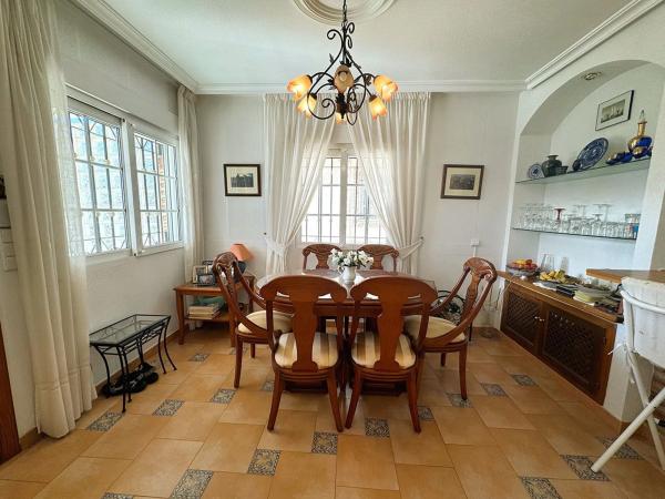 Casa independiente en calle Ciruela