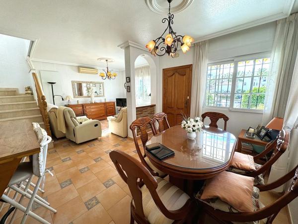 Casa independiente en calle Ciruela