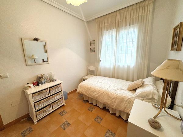 Casa independiente en calle Ciruela