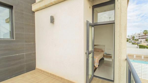 Casa independiente en calle Cabo Santa Maria