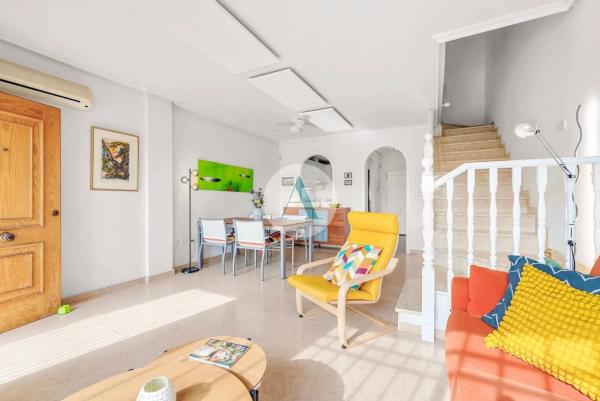 Chalet pareado en avenida de Ibiza