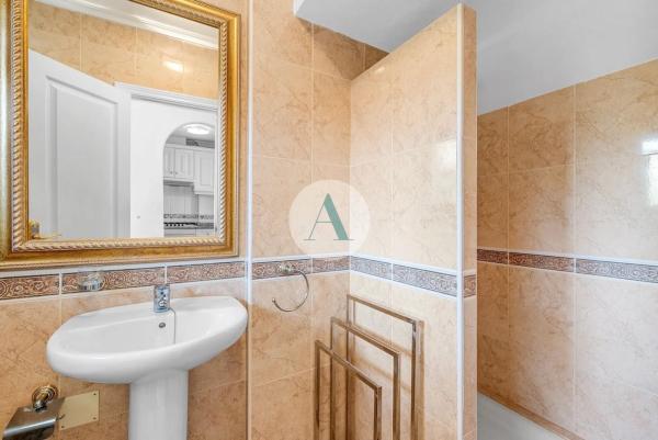 Chalet pareado en avenida de Ibiza