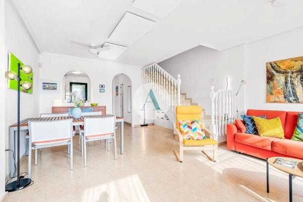 Chalet pareado en avenida de Ibiza