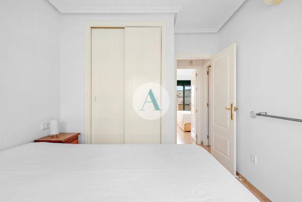 Chalet pareado en avenida de Ibiza