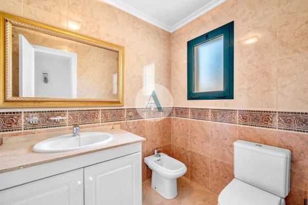 Chalet pareado en avenida de Ibiza