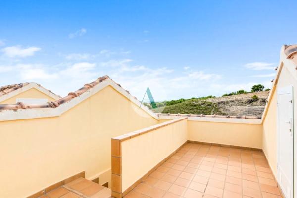 Chalet pareado en avenida de Ibiza