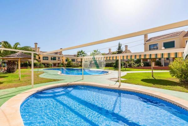 Chalet pareado en avenida de Ibiza