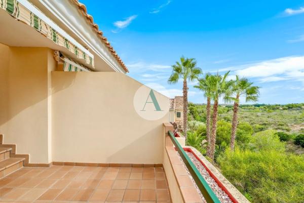 Chalet pareado en avenida de Ibiza