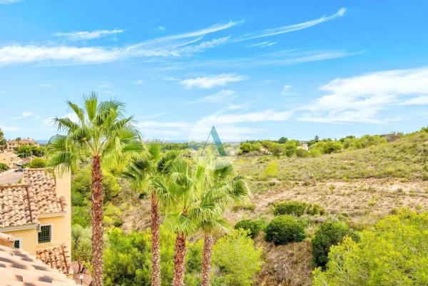 Chalet pareado en avenida de Ibiza