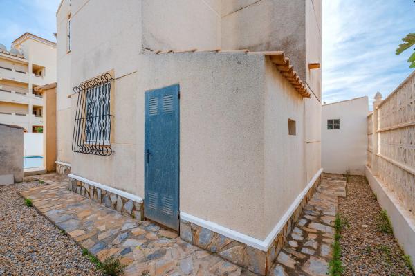 Casa independiente en calle Aries