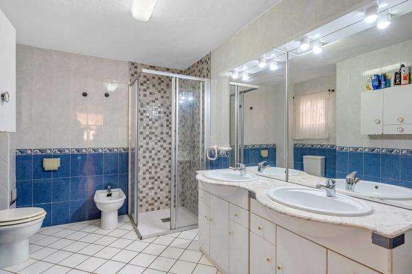 Casa independiente en calle Aries