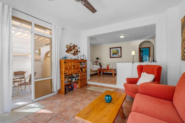 Casa independiente en calle Aries