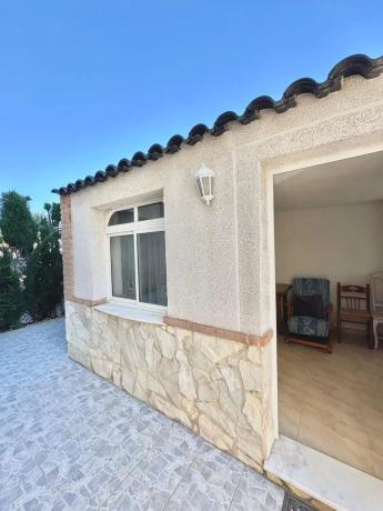 Casa independiente en calle Capricornio